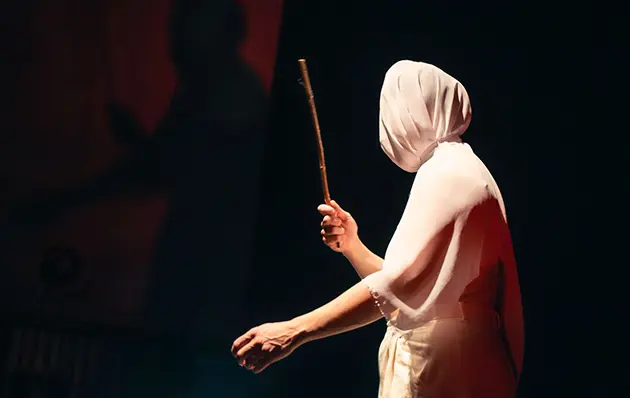 Representació de CHAH / BADAN (El Pou / El Cos) al Teatre Sagarra